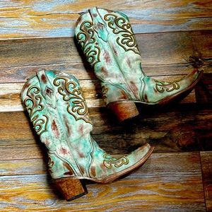 Turquoise and brown Corral cowboy boots size 8.5
